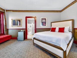 28-NaplesHotel-24