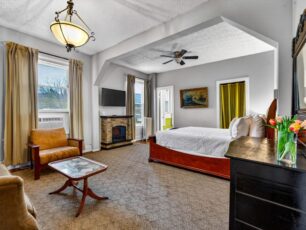 49-NaplesHotel-45